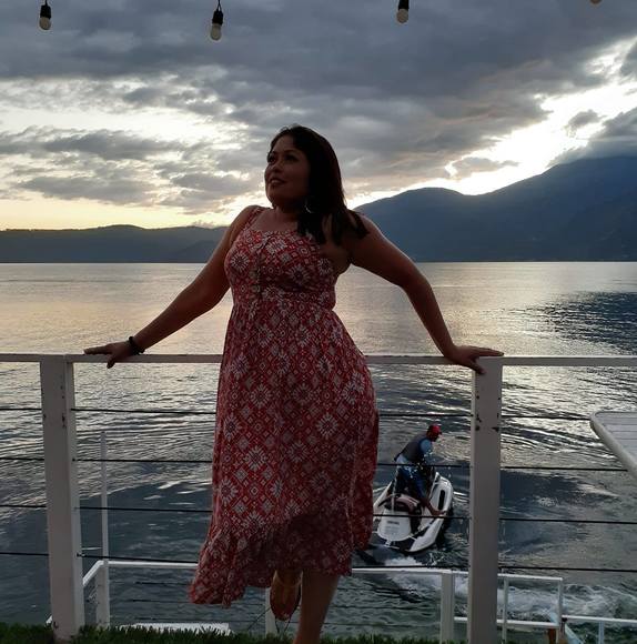 Meet your Posher, Iris - Picture 1 of 1